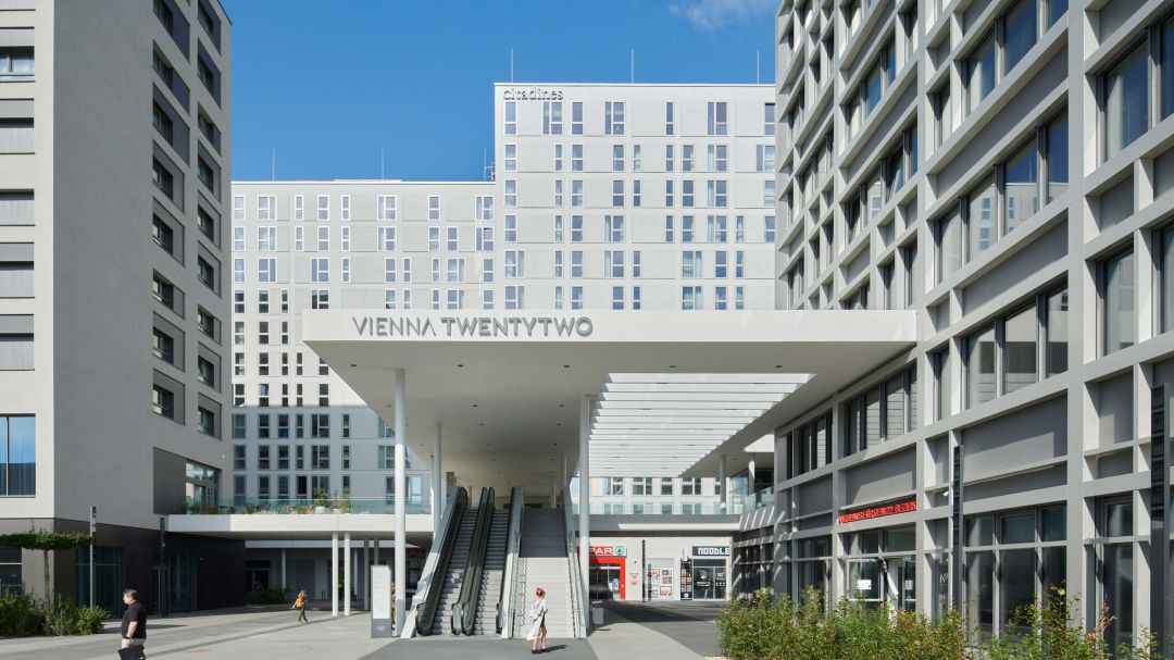 VIENNA TWENTYTWO Rolltreppe © Lukas Schaller